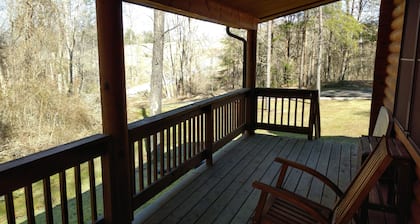 Almost Hiking - close to downtown attractions and a short drive to hiking