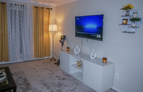 Lovely 3 bedroom condo with community pool and golf club.