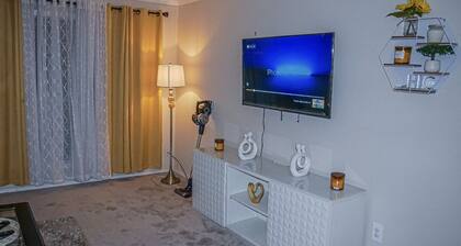 Lovely 3 bedroom condo with community pool and golf club.