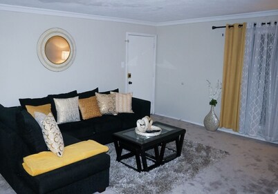 Lovely 3 bedroom condo with community pool and golf club.