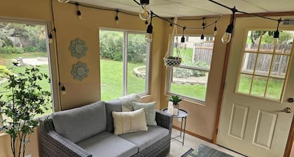 Relaxing 2 Bed 2 Bath with Garage!