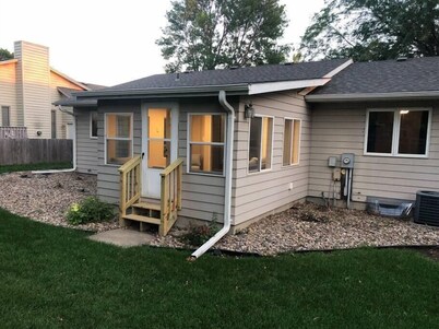Relaxing 2 Bed 2 Bath with Garage!