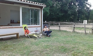 Property grounds - House in a rural setting with horses nearby (pailloles)