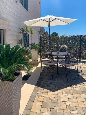 Luxury Apartment | Terrace/patio