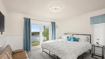 4 bedrooms, desk, iron/ironing board, free WiFi