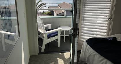 Magnificent view overlooking ocean from outdoor terrace. walk to all