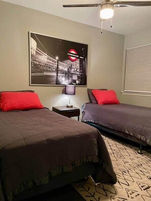 3 habitaciones, tabla de planchar con plancha y wifi gratis 