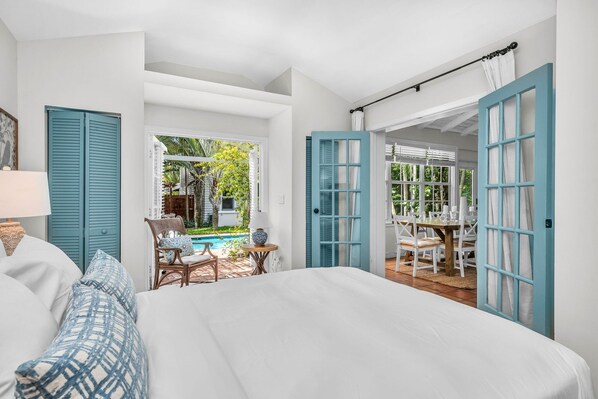 4 bedrooms, desk, iron/ironing board, WiFi