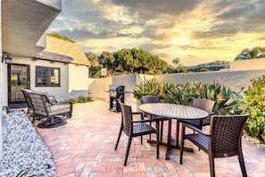 Backyard patio, enjoy the sunset views or grilling with the family!