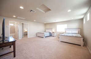 4 bedrooms, desk, iron/ironing board, free WiFi