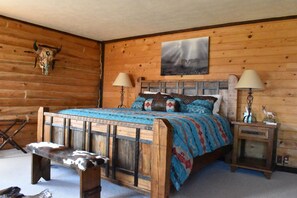 6 quartos, escrivaninha, ferros/tábuas de passar roupa, berço de viagem