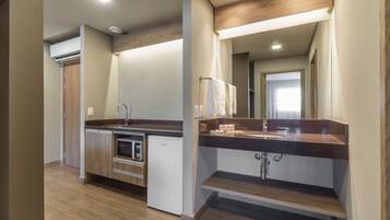 Doccia, asciugamani, carta igienica