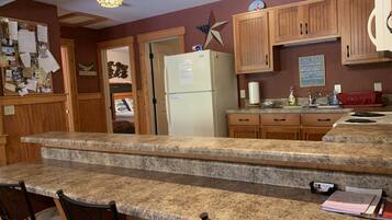 Køleskab, mikrobølgeovn, ovn, kogeplade