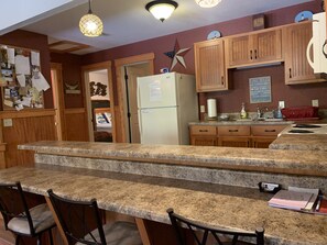 Køleskab, mikrobølgeovn, ovn, kogeplade