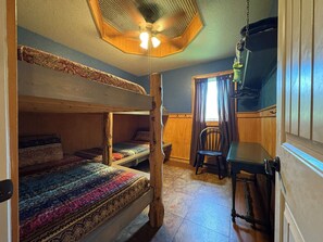 2 bedrooms, desk, free WiFi, bed sheets