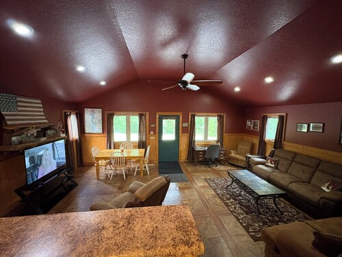 MID LAKE HIDEAWAY, FISHING FAMILY OUTDOOR FUN