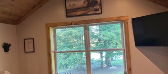 Cozy Country farmhouse with Hot Tub