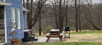 Cozy Country farmhouse with Hot Tub