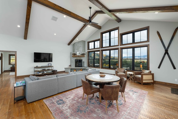 TV, peis og bordtennis