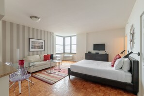 Iron/ironing board, free WiFi, bed sheets