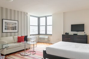 Iron/ironing board, free WiFi, bed sheets