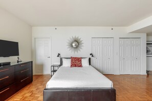 Iron/ironing board, free WiFi, bed sheets