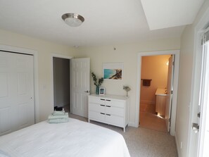 2 slaapkamers, een strijkplank/strijkijzer, reisbedje, gratis wifi