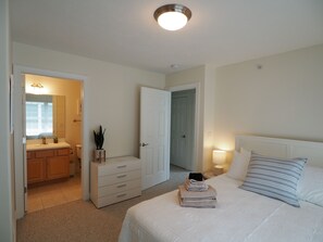 2 bedrooms, iron/ironing board, travel cot, free WiFi