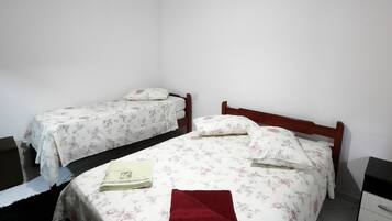 1 Schlafzimmer, Schreibtisch, Bügeleisen/Bügelbrett, kostenloses WLAN