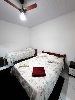 1 Schlafzimmer, Schreibtisch, Bügeleisen/Bügelbrett, kostenloses WLAN