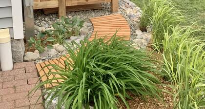 Historic Shoreline Home minutes to Stonington Village and Mystic!