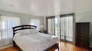 3 bedrooms, desk, iron/ironing board, free WiFi