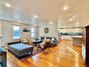 Smart TV, fireplace, DVD player, table tennis