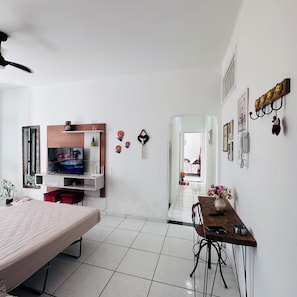 Iron/ironing board, WiFi, bed sheets - Apartment in the heart's corner of the historic center (aparecida sp)