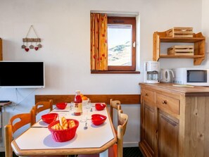 Dining - Nécou 505 by Interhome (Les Menuires)