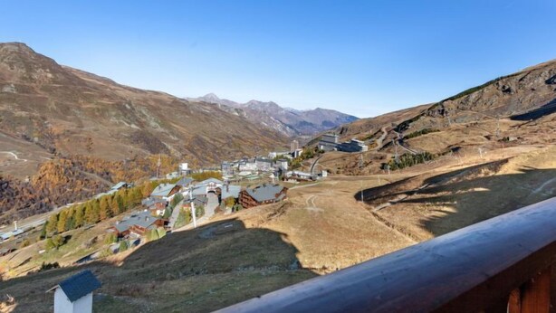 A mountainous village with buildings and a clear sky. - Nécou 505 by Interhome (Les Menuires)