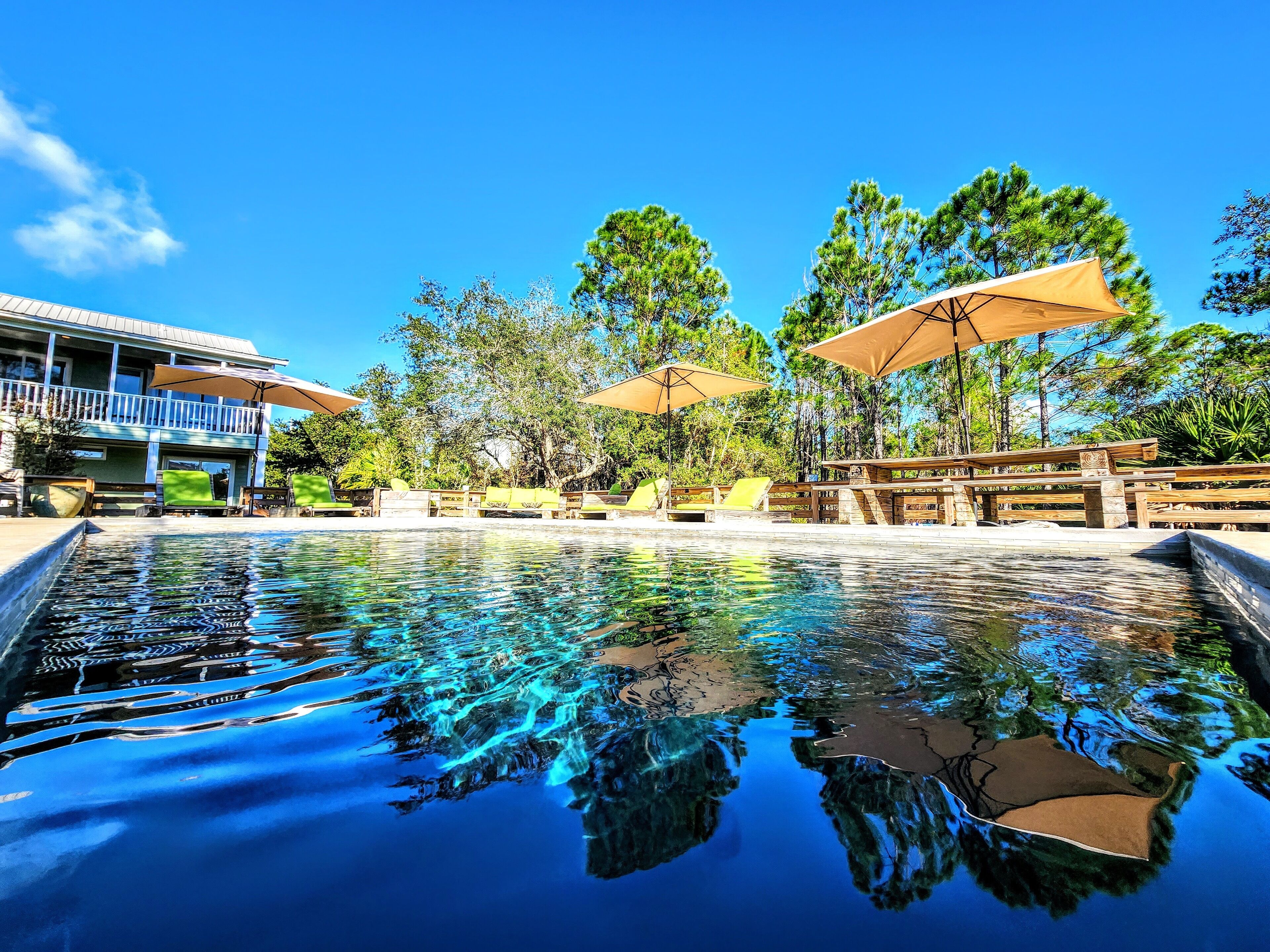 Alberca al aire libre y alberca climatizada