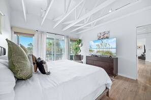 3 bedrooms, desk, iron/ironing board, travel cot