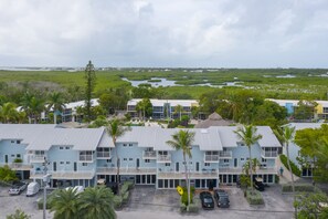 Exterior - 3bed vacation ocean side townhome  2pools,marina,lagoon,golf cart,bikes,kayaks (Key Largo)
