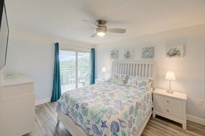 3 bedrooms, desk, iron/ironing board, travel crib