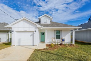 Exterior - New Build w/4 Beach Cruisers | Pet Friendly w/Fenced Yard & Fire Table |Playground |Minutes to Beach (Pensacola)