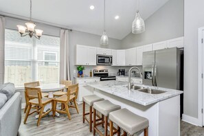 Unclassified image, 2 of 49, button