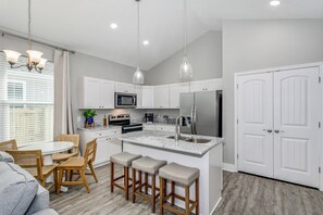 Unclassified image, 4 of 49, button