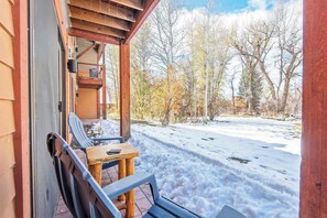 Terrace/patio - Basecamp Stays: Ski Chair, Hot Tubs, & Targhee Fun (Driggs)