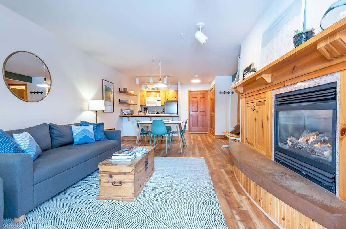 Fernseher, Kamin, Arbeitsbereiche