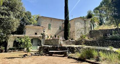 Superbe mas Cévenol avc Piscine et grd jardin en terrasse 6 à 10 Pers négociable