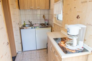 Refrigerador y cafetera y tetera 