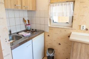 Køleskab, kaffe-/temaskine