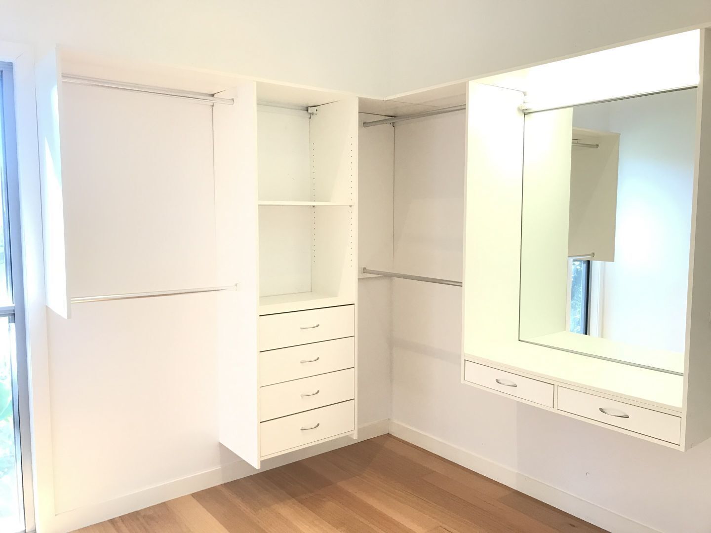 Large Tugun Modern House minutes to the beach — image 22