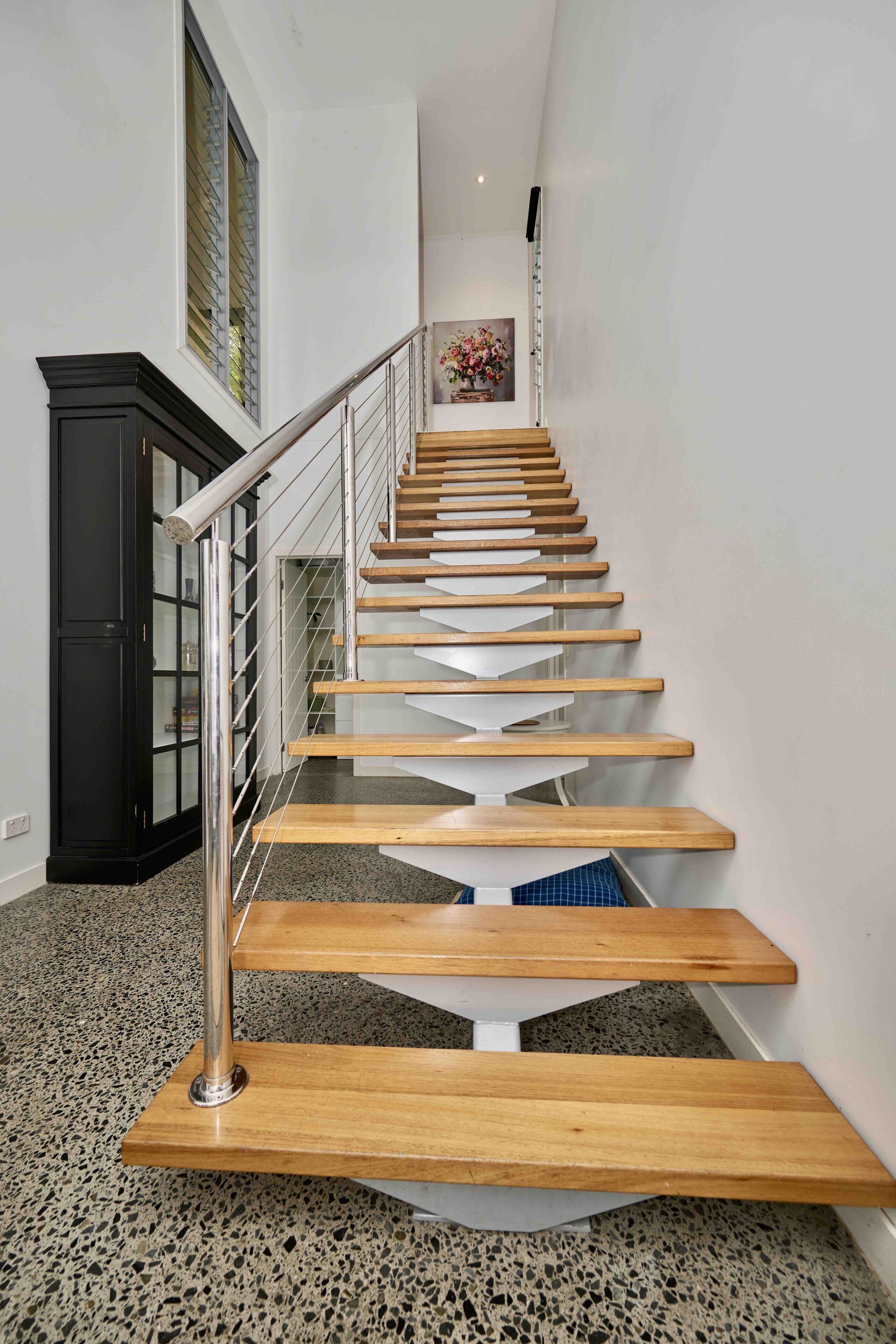 Large Tugun Modern House minutes to the beach — image 30